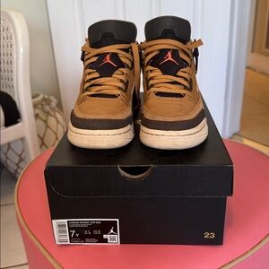 Jordan Spizike Low (GS) Flax and Black/ Brown Sneakers Sz 7Y. Worn once.